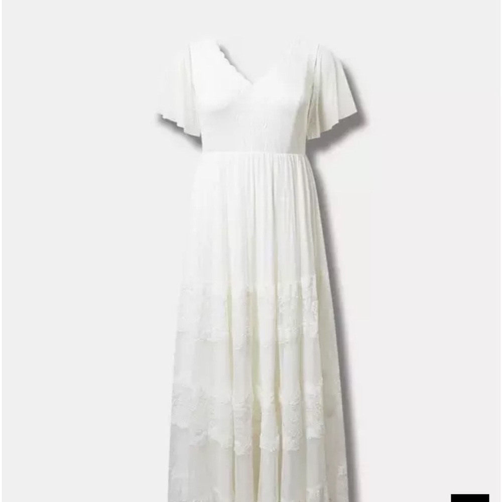 Elegant White wedding dress new-unopened packaging torrid size 28